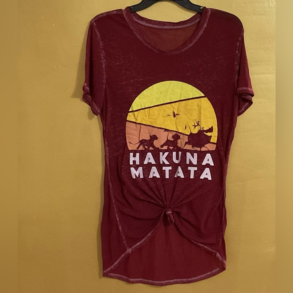 Disney Mufasa The Lion King “hakuna matata” tee